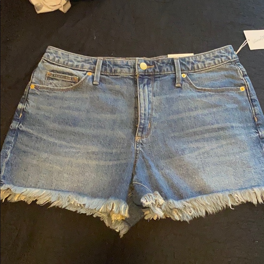 Universal thread Shorts